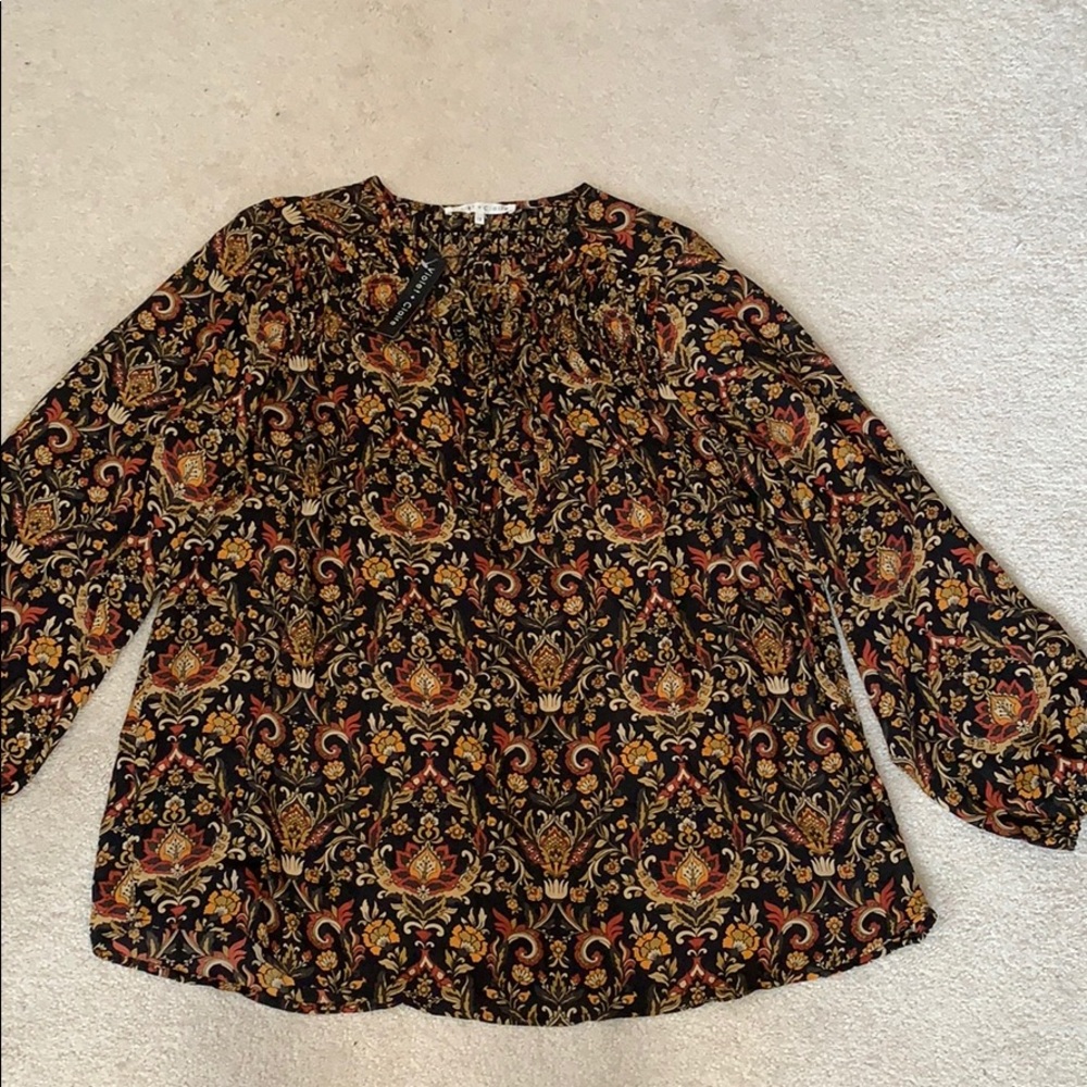 1xl Violet + Claire flowing blouse.